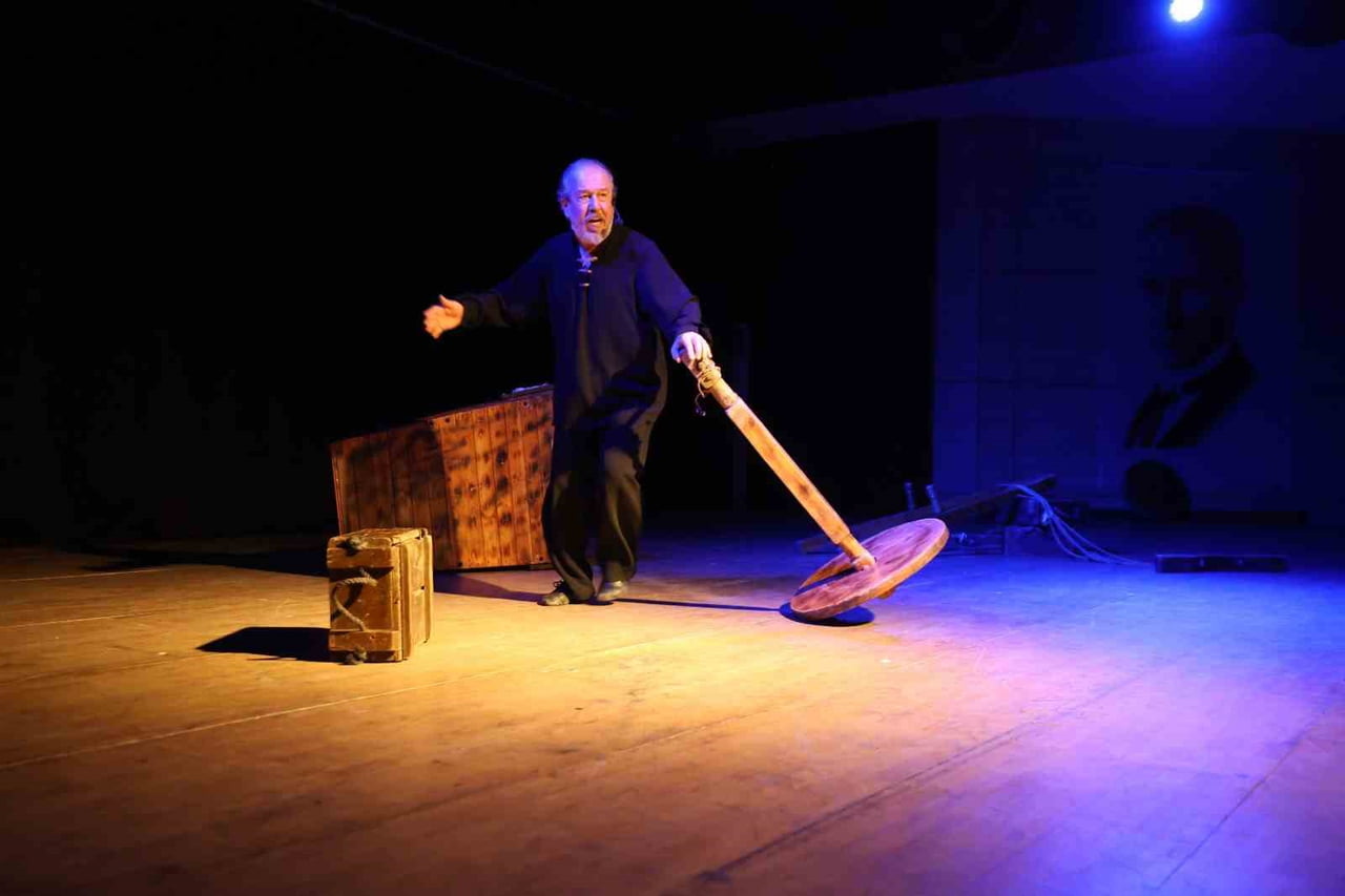 KURTULUŞ MÜCADELESİNİN DESTANSI RUHU, KUVAYİ MİLLİYE ADLI TİYATRO OYUNU İLE YUNUSEMRE’DE...