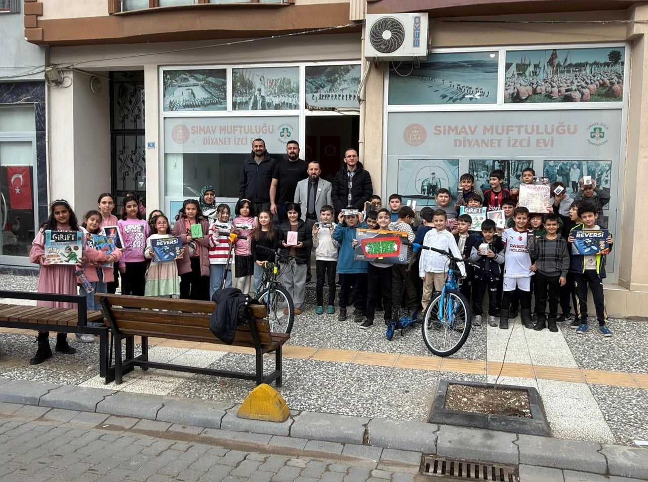 KÜTAHYA'DA SİMAV DİYANET GENÇ OFİSİ VE İZCİ EVİ’NDE DÜZENLENEN ETKİNLİKTE, İLÇEDE 7-10 YAŞ GRUBUNA...