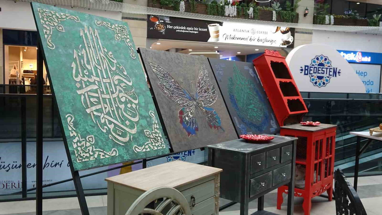 KÜTAHYA'NIN TAVŞANLI İLÇESİNDE ÜÇ YIL ÖNCE BİR HAYALLE YOLA ÇIKAN ŞERİFE ÇELİK SANAT ATÖLYESİ...