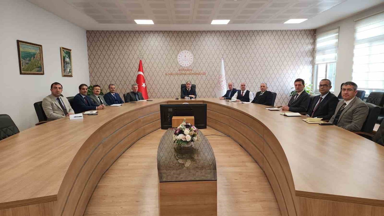 KÜTAHYA’DA EĞİTİMDE 2025 DEĞERLENDİRİLDİ, 2026 PLANLAMALARI YAPILDI