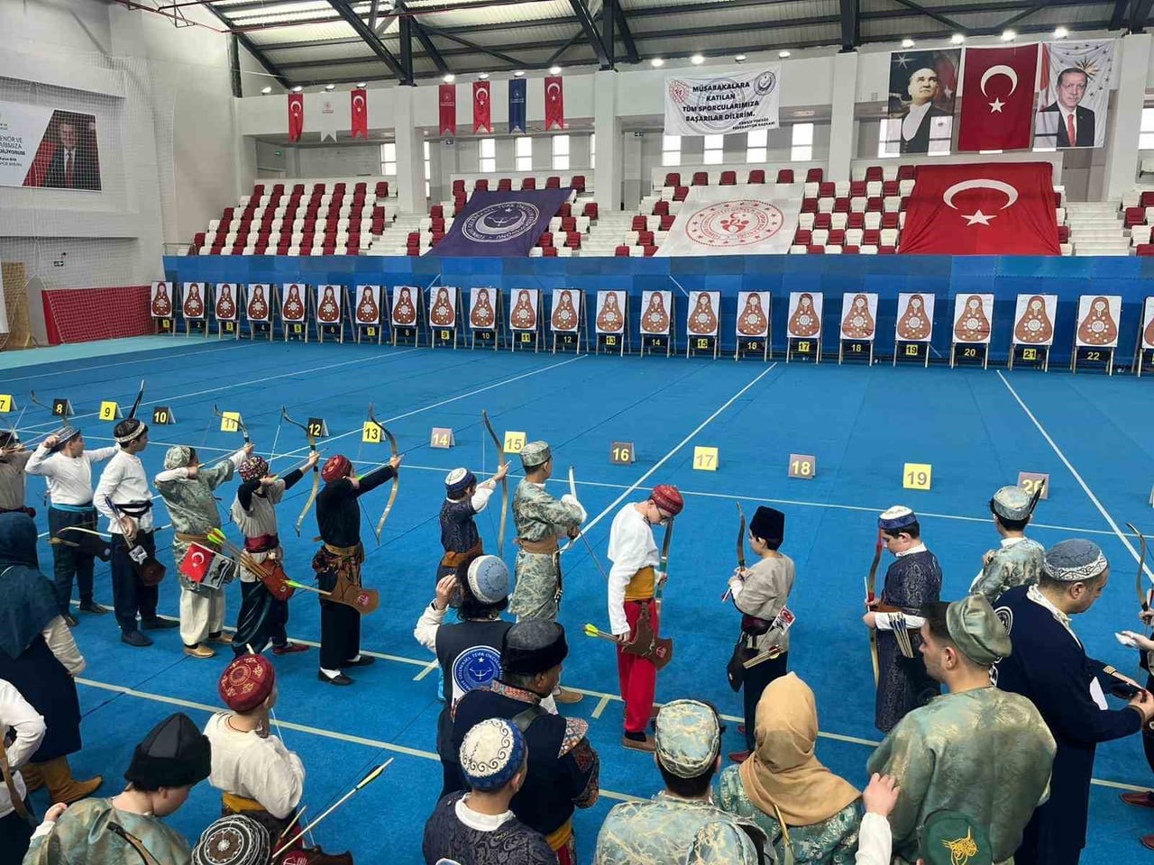 KÜTAHYA’DA MİNİK VE YILDIZ OKÇULAR TÜRKİYE ŞAMPİYONASI HEYECANI
