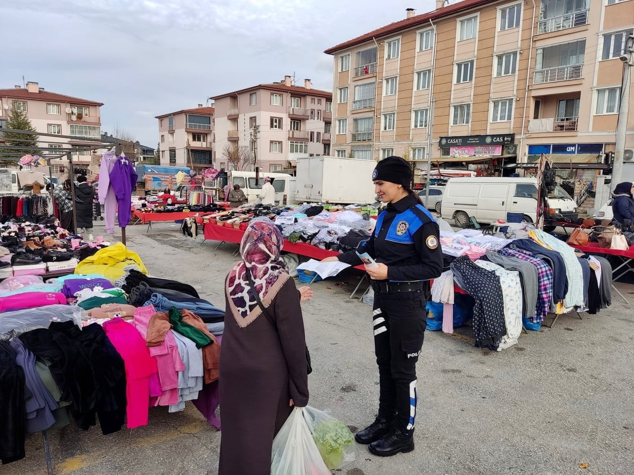 KÜTAHYA İL EMNİYET MÜDÜRLÜĞÜ’NDEN SEMT PAZARLARINDA BİLGİLENDİRME ÇALIŞMASI