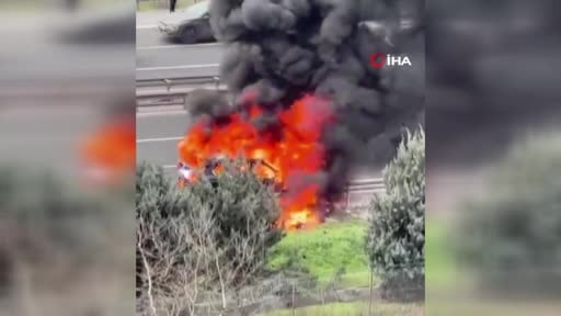 Lüks araç seyir hakindeyken alev topuna döndü: O anlar kamerada