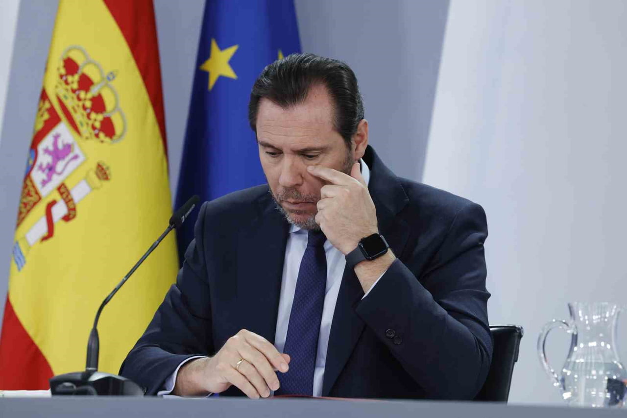 MADRİD (İHA) - İSPANYA ULAŞTIRMA BAKANI OSCAR PUENTE, İKİ HIZLI TRENİN ÇARPIŞMASIYLA 45 KİŞİNİN...