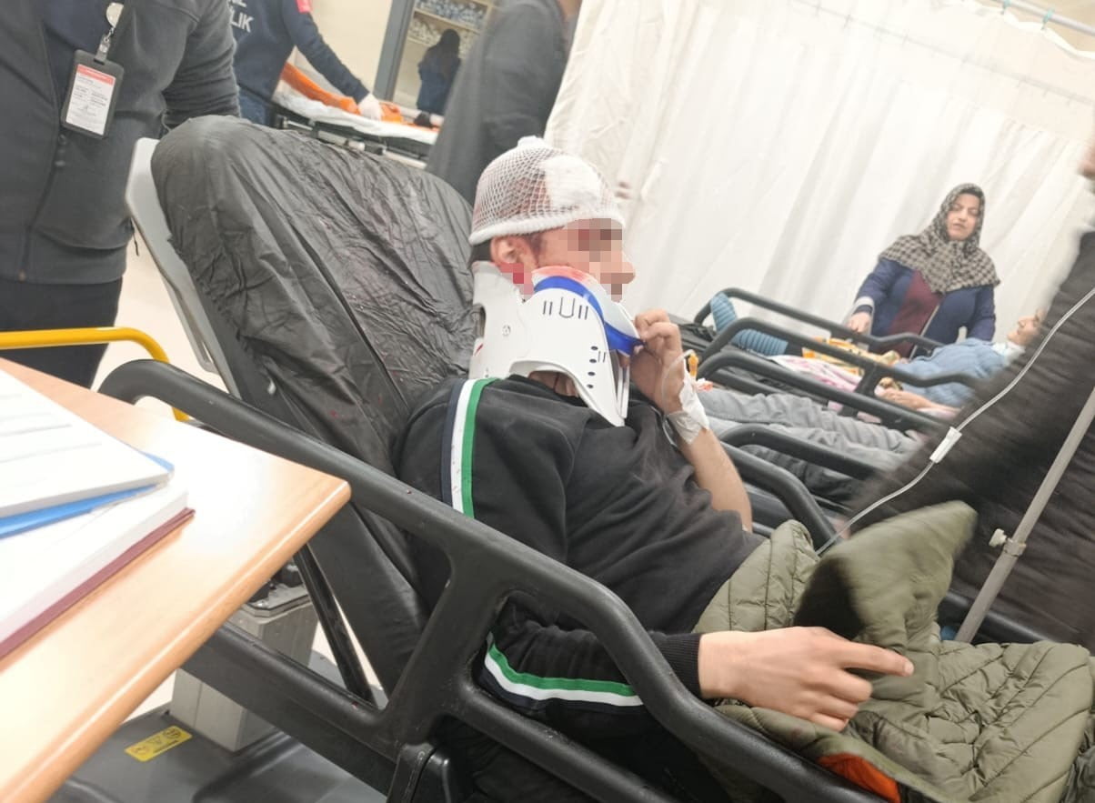 MALATYA'DA OTOBÜS İLE OTOMOBİL ÇARPIŞTI: 2 YARALI