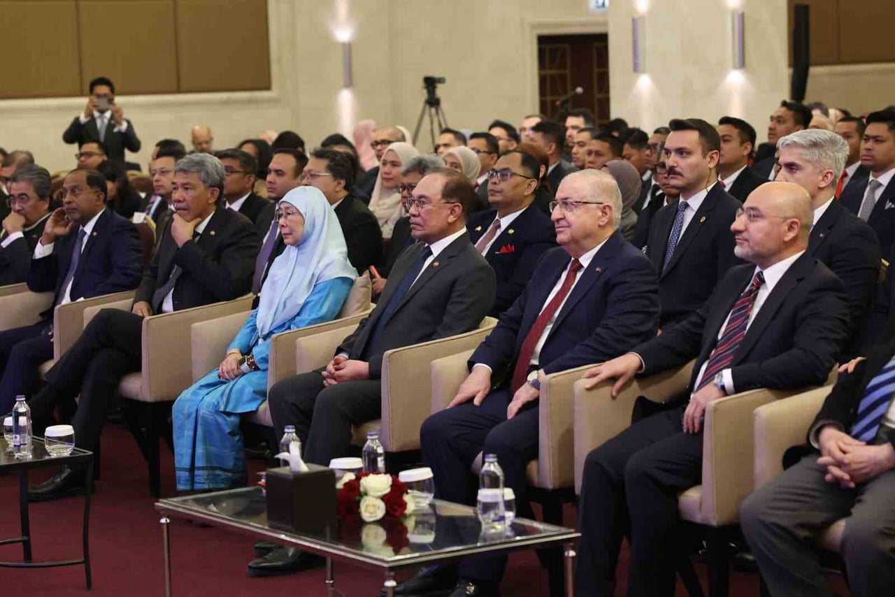 MALEZYA BAŞBAKANI ENVER İBRAHİM, "ÜLKELER ARASINDA GÖRÜŞ AYRILIKLARI OLACAKTIR AMA BU, İLETİŞİMİN...