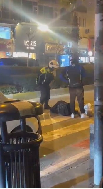 MANAVGAT’TA, MOTOSİKLETİN YAYA GEÇİDİNDEN GEÇEN BİR KİŞİYE ÇARPMASI SONUCU MEYDANA GELEN KAZADA...