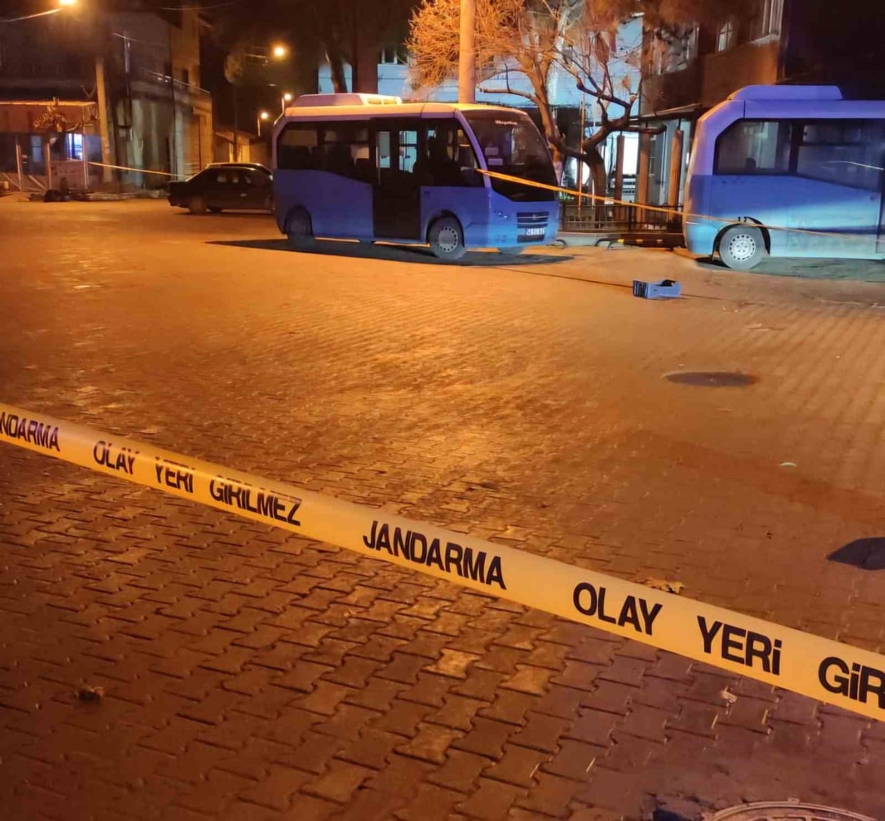 MANİSA'NIN AKHİSAR İLÇESİNDE ALKOL ALAN 3 ARKADAŞ ARASINDA ÇIKAN TARTIŞMANIN SİLAHLI KAVGAYA...