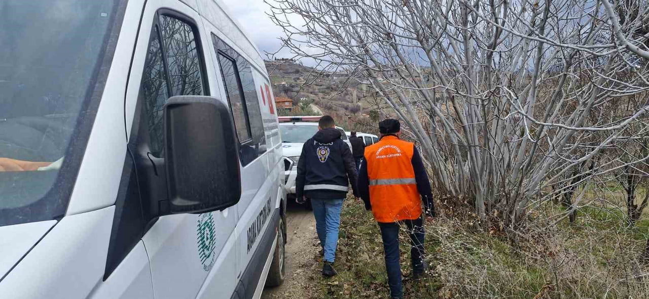 MANİSA'NIN DEMİRCİ İLÇESİNDE KAYBOLAN 59 YAŞINDAKİ KADININ BULUNMASI İÇİN ÇALIŞMALAR İKİNCİ...