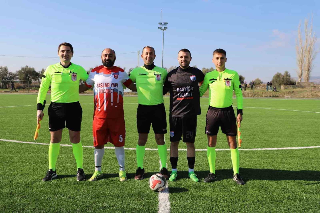 MANİSA 1. AMATÖR LİG ALAŞEHİR GRUBU’NDA NAMAĞLUP LİDERLİĞİNİ SÜRDÜREN SELENDİ BELEDİYESPOR...