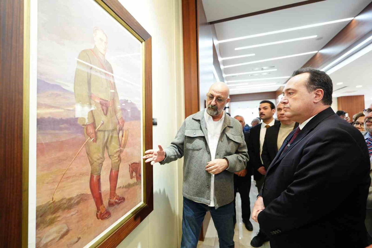 MANİSA BÜYÜKŞEHİR BELEDİYESİ’NİN EV SAHİPLİĞİNDE AÇILAN "SARIŞIN BİR KURT: MUSTAFA KEMAL ATATÜRK"...