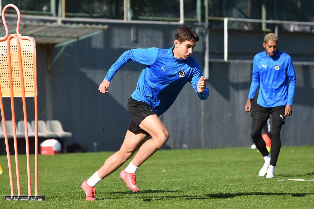 MANİSA FUTBOL KULÜBÜ GÜNÜ YENİLEME ANTRENMANIYLA TAMAMLADI.