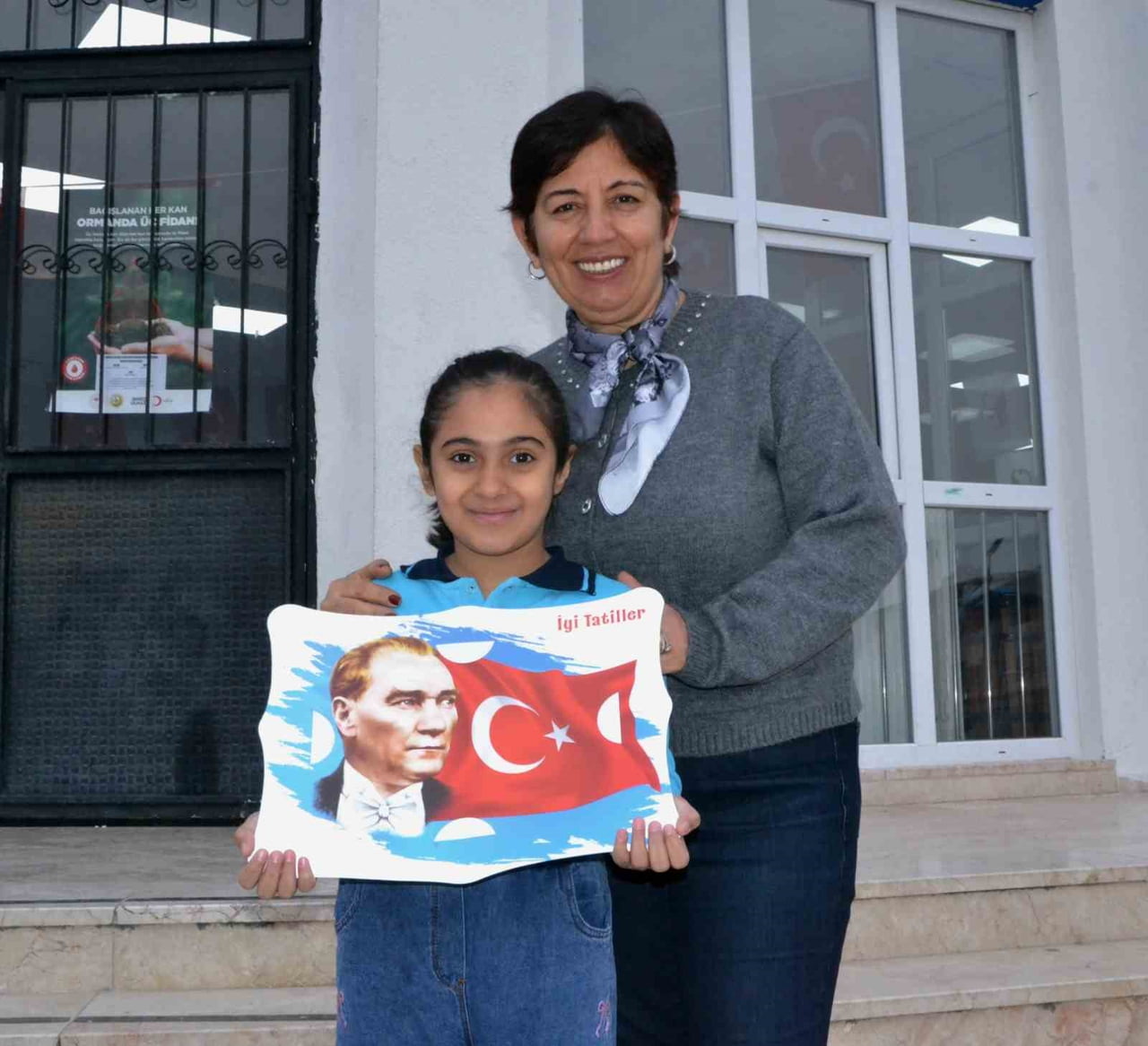 MANİSA GENELİNDE 2025-2026 EĞİTİM ÖĞRETİM YILI'NIN BİRİNCİ DÖNEMİ OKULLARDA DÜZENLENEN KARNE...