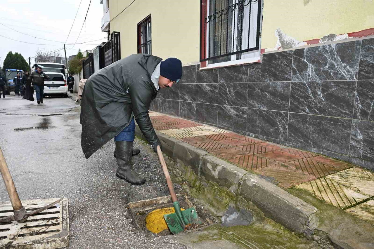 MANİSA GENELİNDE ETKİLİ OLAN SAĞANAK YAĞIŞ NEDENİYLE MANİSA BÜYÜKŞEHİR BELEDİYESİ İLE MANİSA SU VE...