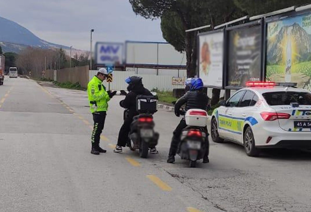 MANİSA İL EMNİYET MÜDÜRLÜĞÜ’NCE GERÇEKLEŞTİRİLEN MOTOSİKLET VE MOTORLU BİSİKLET DENETİMLERİNDE...