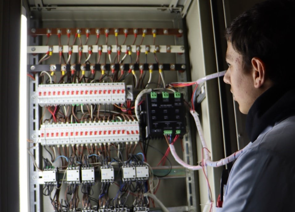 MANİSA MESLEKİ VE TEKNİK ANADOLU LİSESİ ELEKTRİK BÖLÜMÜ ÖĞRENCİLERİ TARAFINDAN KURULAN SON SİSTEM...