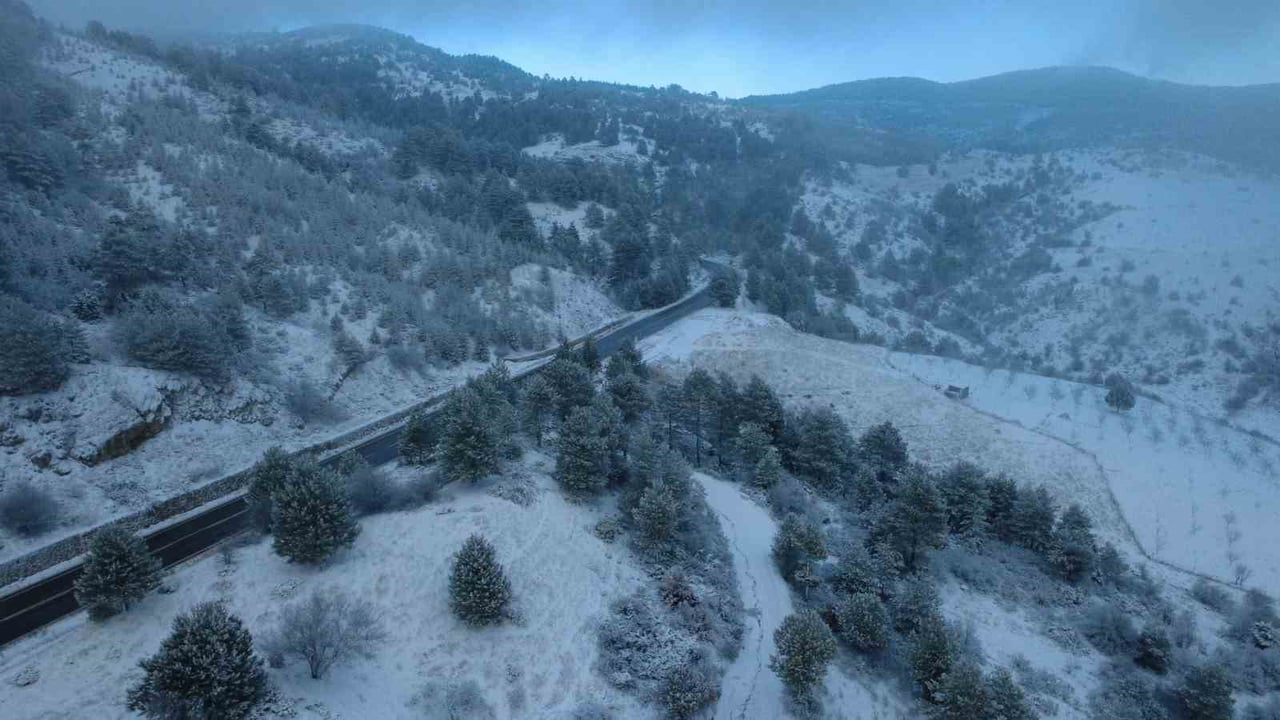 MANİSA’NIN DEMİRCİ İLÇESİNDE ETKİLİ OLAN KAR YAĞIŞI, DEMİRCİ DAĞI İLE AKÇAKERTİK VE BAŞALAN YOLU...