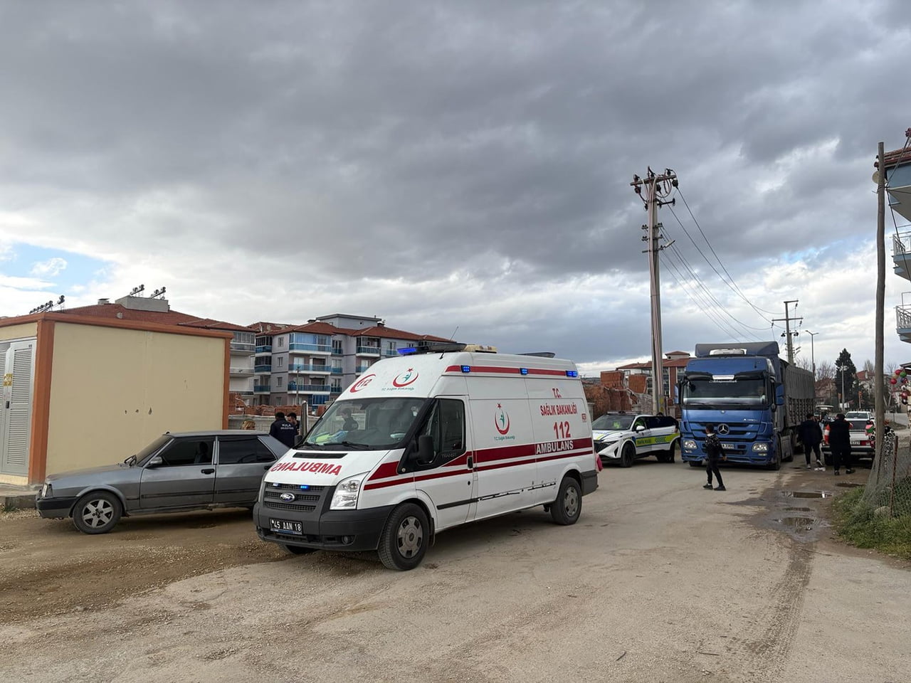 MANİSA’NIN KULA İLÇESİNDE ÜÇ TEKERLEKLİ ELEKTRİKLİ BİSİKLET, SÜRÜCÜSÜNÜN YOLDA BULUNAN ÇUKURLARA...