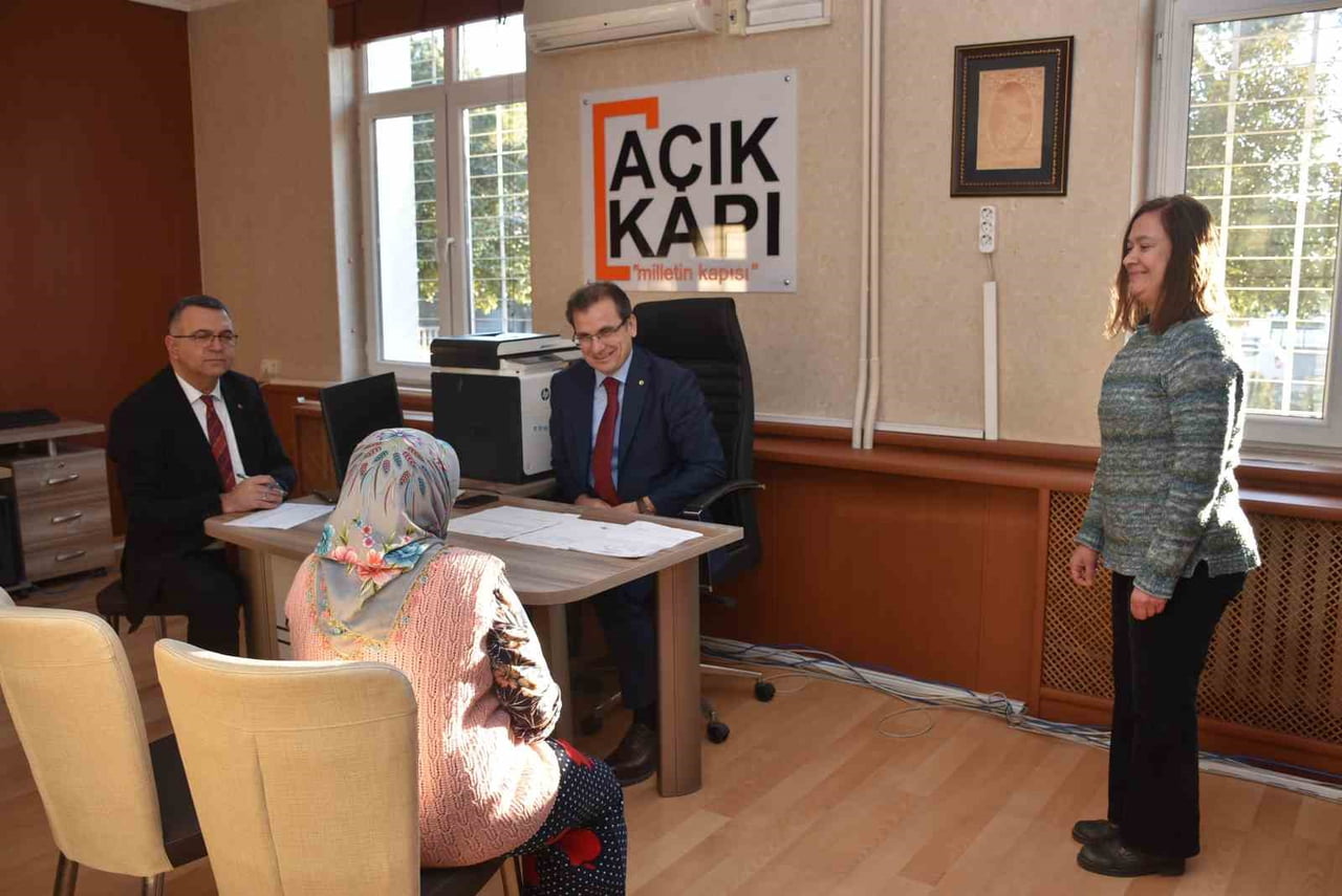 MANİSA’NIN SALİHLİ İLÇE KAYMAKAMI ALİ GÜLDOĞAN, VATANDAŞLARIN TALEP VE SORUNLARINI DİNLEMEK VE...