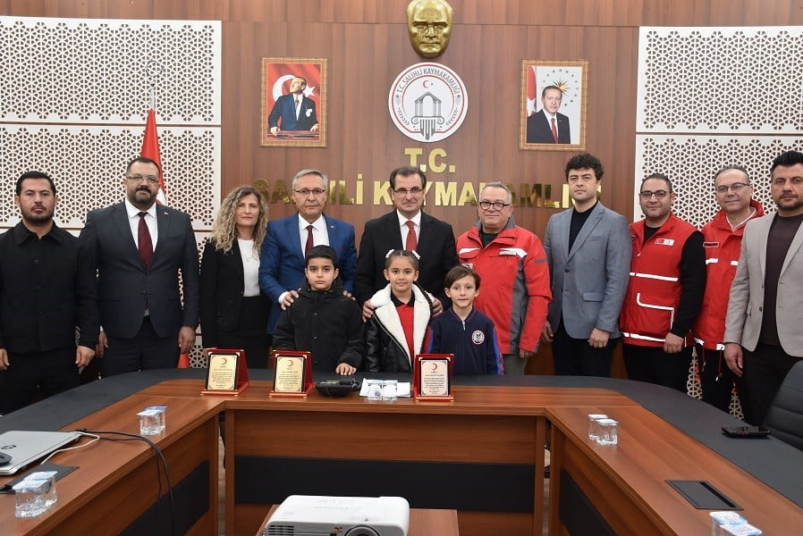 MANİSA’NIN SALİHLİ İLÇESİNDE 29 EKİM-4 KASIM KIZILAY HAFTASI ETKİNLİKLERİ KAPSAMINDA DÜZENLENEN...