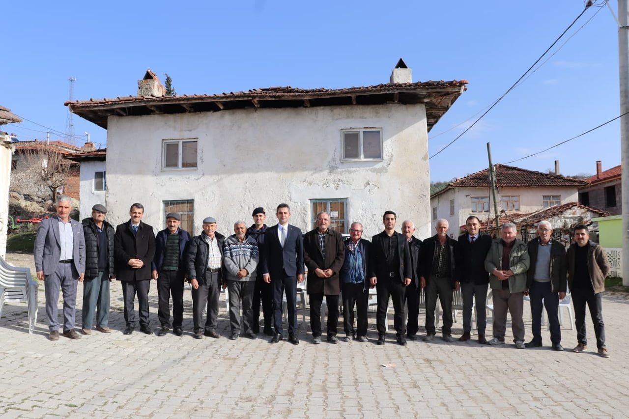 MANİSA’NIN SELENDİ KAYMAKAMI MÜCAHİT ENES YILDIZ, KIRSAL ÇAMLICA MAHALLESİ’NDE BULUNAN İLKÖĞRETİM...