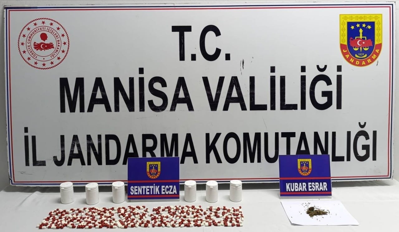 MANİSA’NIN SOMA İLÇESİNDE JANDARMANIN UYUŞTURUCUYA GEÇİT VERMEDİĞİ OPERASYONDA YÜZLERCE SENTETİK...