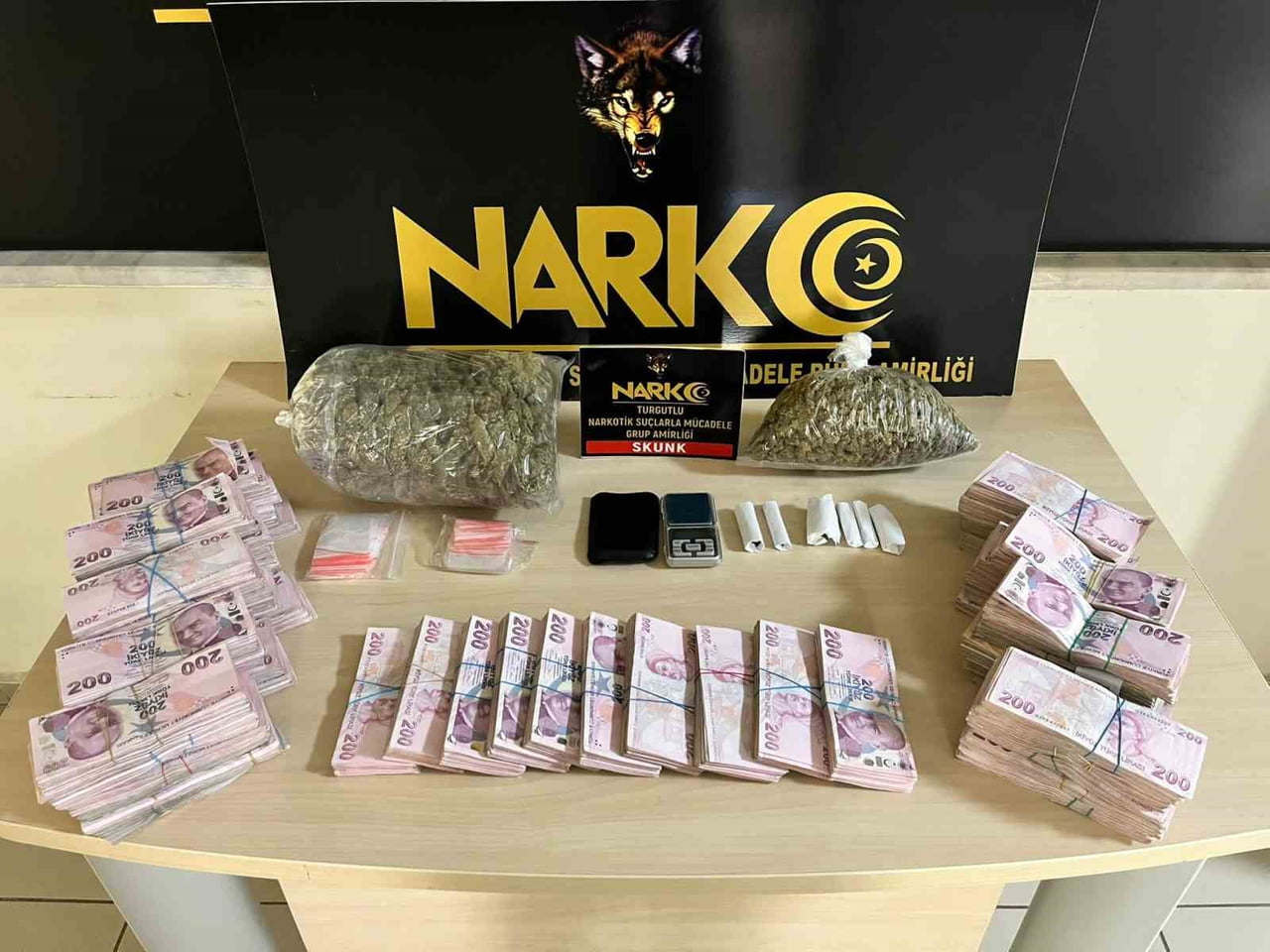 MANİSA’NIN TURGUTLU İLÇESİNDE UYUŞTURUCUYLA MÜCADELE KAPSAMINDA 2025 YILI BOYUNCA YÜRÜTÜLEN...