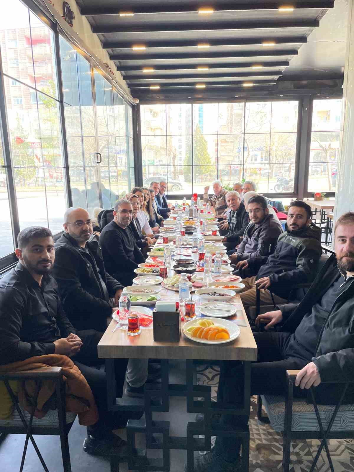 MARDİAN MALL ALIŞVERİŞ MERKEZİ, 10 OCAK ÇALIŞAN GAZETECİLER GÜNÜ DOLAYISIYLA KENTTE GÖREV YAPAN...