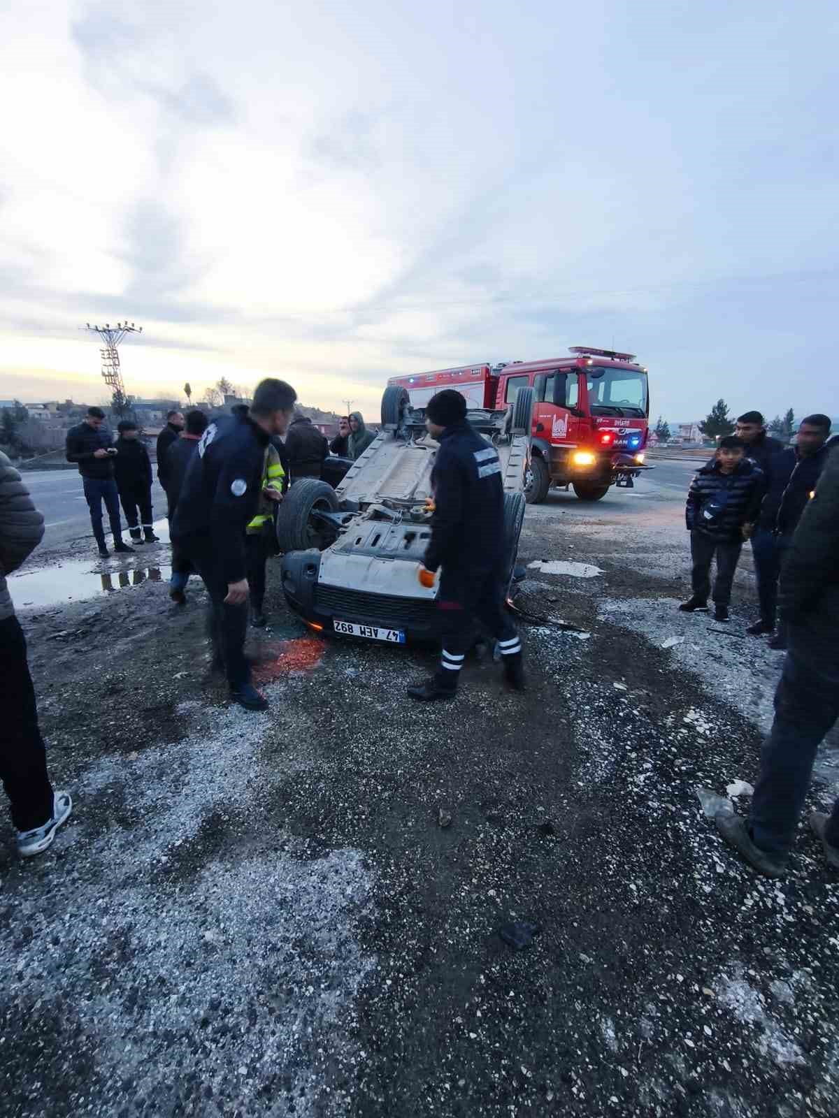MARDİN'DE KONTROLDEN ÇIKIP HAFİF TİCARİ ARACA ÇARPARAK TAKLA ATAN CİPİN SÜRÜCÜSÜ...