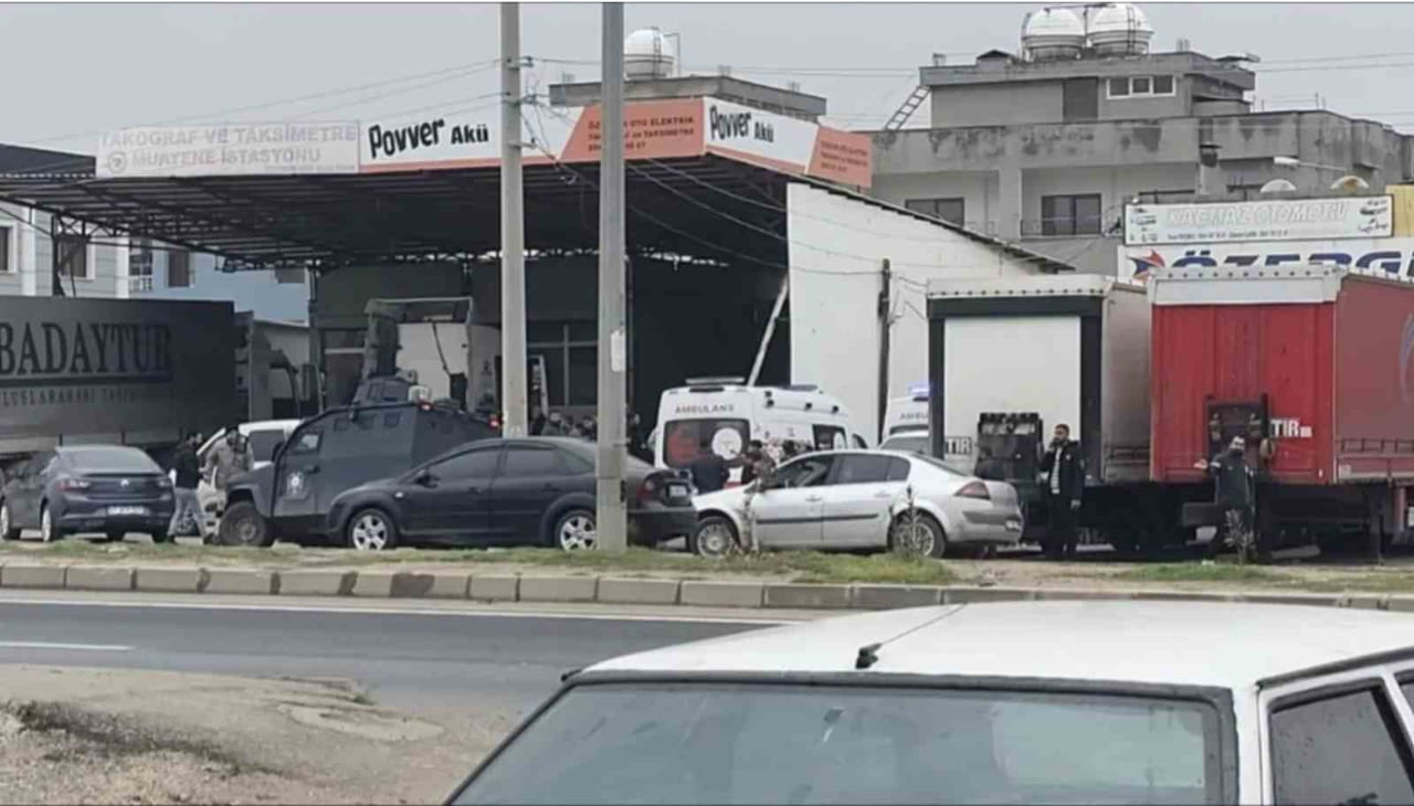 MARDİN'İN KIZILTEPE İLÇESİNDE İKİ GRUP ARASINDA ÇIKAN SİLAHLI KAVGADA 4 KİŞİ YARALANDI.