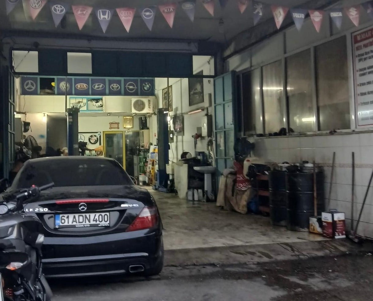 MARMARİS İLÇESİNDE YAŞAYAN TURİZMCİ, MERCEDES MARKA LÜKS ARACINDA YANAN "SU KAÇAĞI" ARIZA...