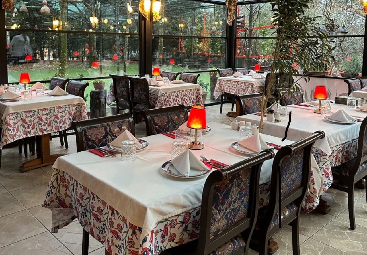 MASA, KUVER VE SERVİS ÜCRETLERİNİN YASAKLANMASININ ARDINDAN GÖZLER MENÜ FİYATLARINA ÇEVRİLDİ....