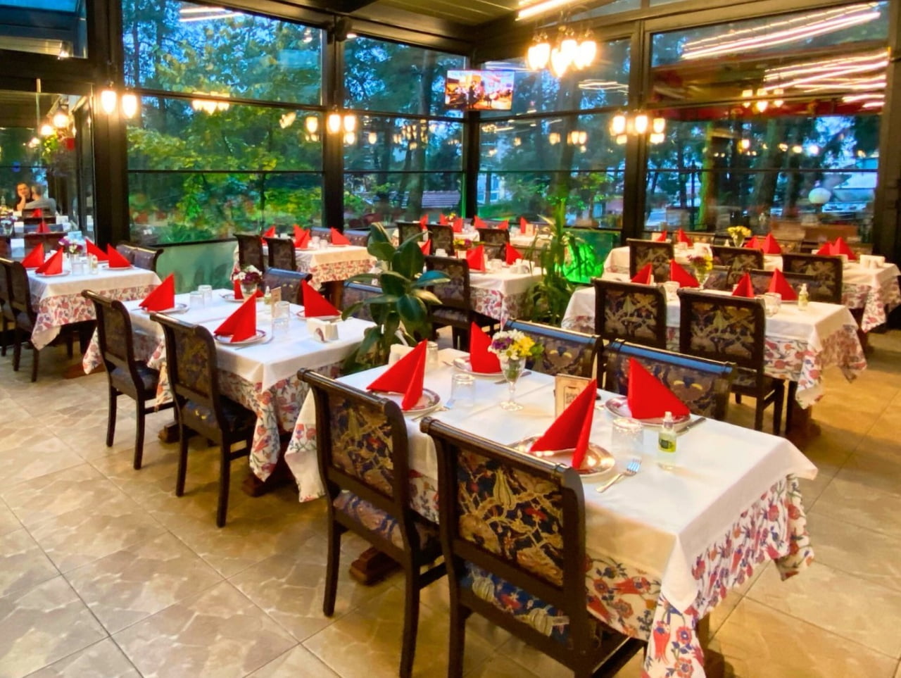 MASA, KUVER VE SERVİS ÜCRETLERİNİN YASAKLANMASININ ARDINDAN GÖZLER MENÜ FİYATLARINA ÇEVRİLDİ....