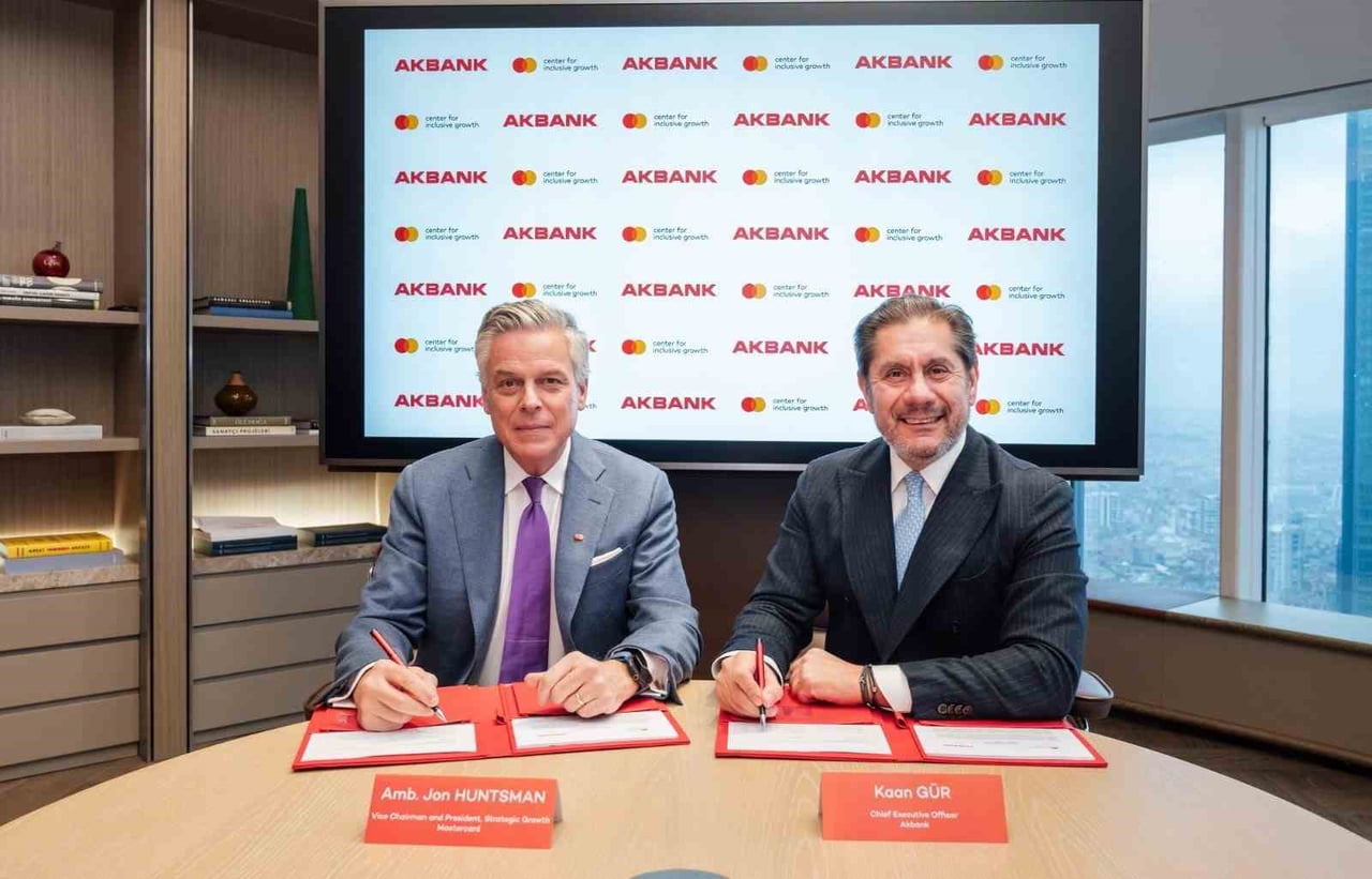 MASTERCARD BAŞKAN YARDIMCISI VE STRATEJİK BÜYÜMEDEN SORUMLU BAŞKANI JON HUNTSMAN VE AKBANK GENEL...