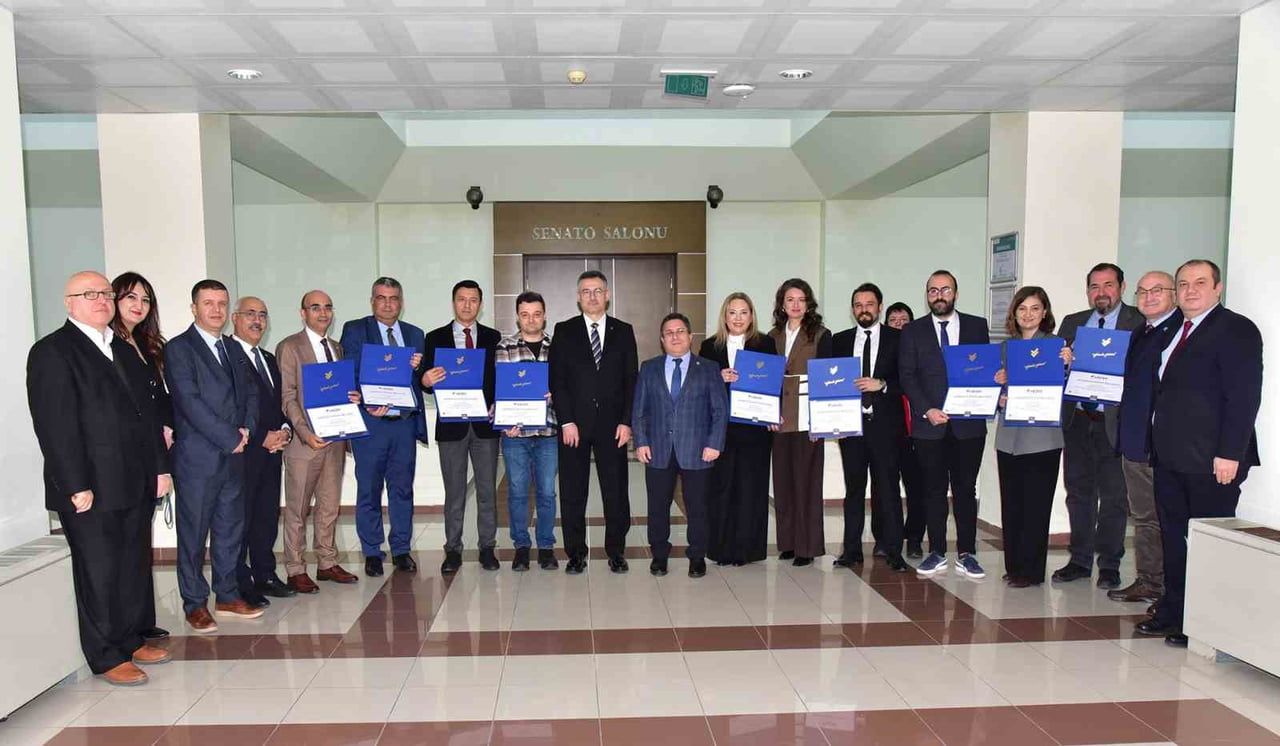 MEDEK AKREDİTASYON BAŞARISI BELGE TAKDİM TÖRENİ İLE TAÇLANDI