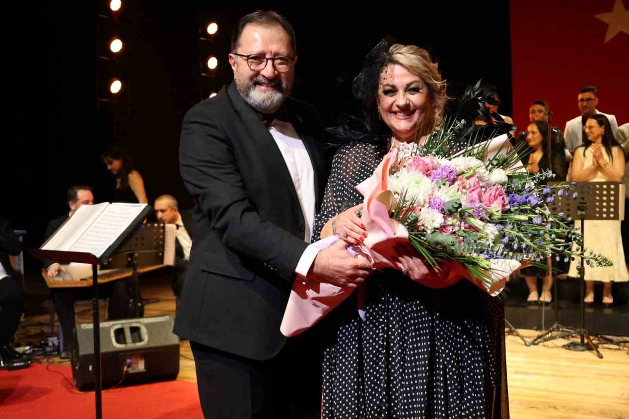 MEDİCANA INTERNATİONAL İZMİR HASTANESİ GENEL MÜDÜRÜ DR. ÖĞRETİM ÜYESİ REMZİ KARŞI, TÜRK SANAT...