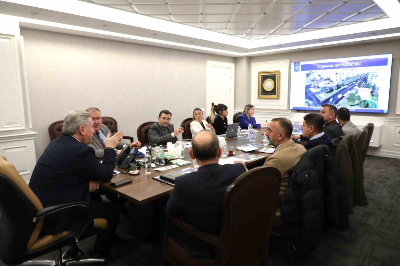 MELİKGAZİ BELEDİYE BAŞKANI DOÇ. DR. MUSTAFA PALANCIOĞLU, PARK VE BAHÇELER MÜDÜRLÜĞÜ İLE BİR ARAYA...