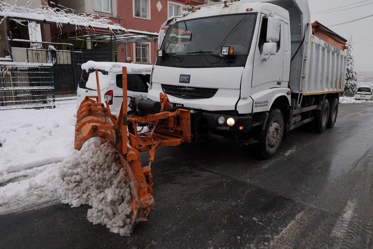 MELİKGAZİ BELEDİYESİ, KARLA MÜCADELE EKİPLERİ İLÇE GENELİNDE MERKEZ VE KIRSAL MAHALLELER OLMAK...