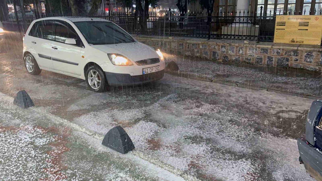 MENTEŞE ŞEHİR MERKEZİNDE DOLU VE SAĞANAK ETKİLİ OLUYOR