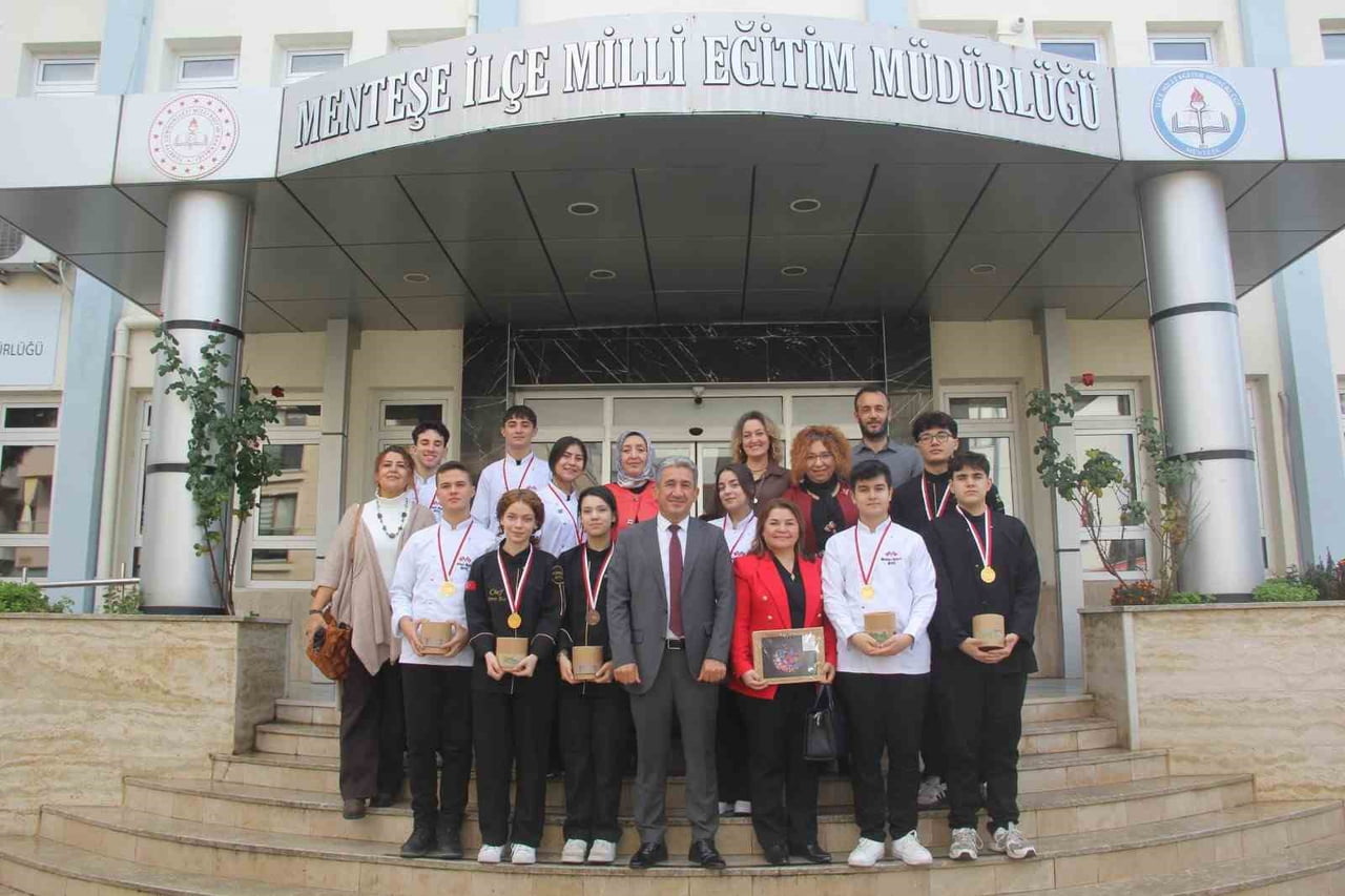 MENTEŞELİ GENÇ ŞEFLERDEN İSTANBUL’DA MADALYA YAĞMURU