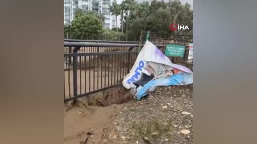 Mersin'deki selden geriye bu görüntüler kaldı: 51 ev ve işyeri zarar gördü, 12 kişi...