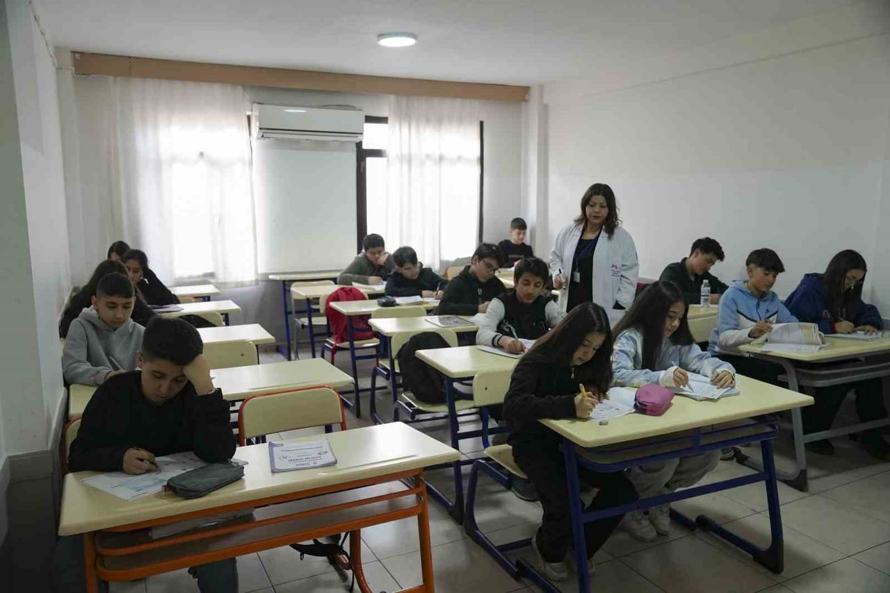 MERSİN BÜYÜKŞEHİR BELEDİYESİ, 21 KURS MERKEZİYLE LGS VE YKS’YE HAZIRLANAN 8 BİN 600 ÖĞRENCİYE...