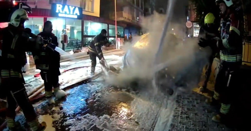 MERSİN BÜYÜKŞEHİR BELEDİYESİ İTFAİYE DAİRESİ BAŞKANLIĞI EKİPLERİ, YENİŞEHİR İLÇESİNDE MEYDANA...