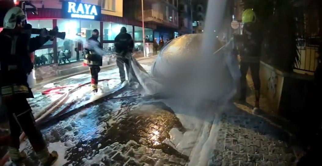 MERSİN BÜYÜKŞEHİR BELEDİYESİ İTFAİYE DAİRESİ BAŞKANLIĞI EKİPLERİ, YENİŞEHİR İLÇESİNDE MEYDANA...