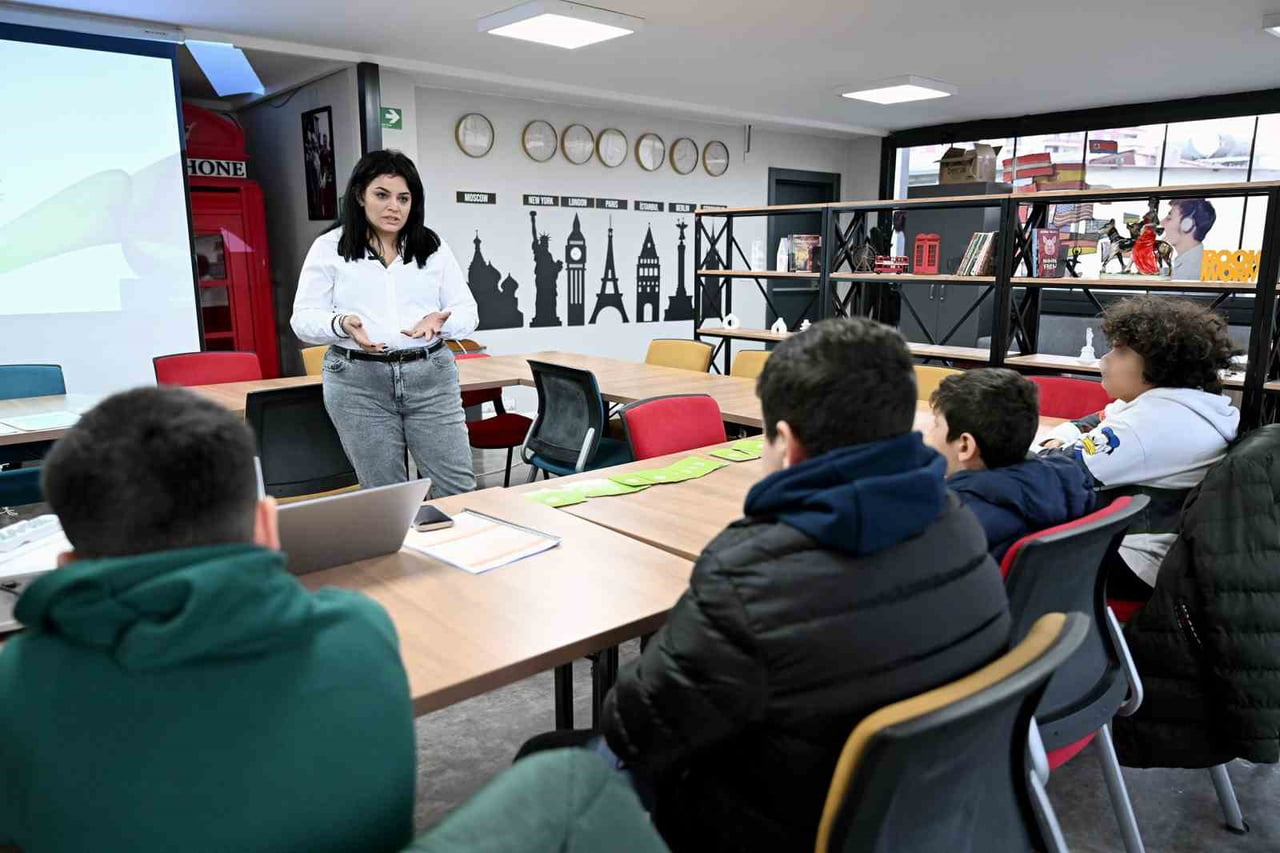 MERSİN BÜYÜKŞEHİR BELEDİYESİ’NİN DÜZENLEDİĞİ EMPATİ ATÖLYELERİ’NDE, 11-14 YAŞ ARASI ÇOCUKLAR AKRAN...