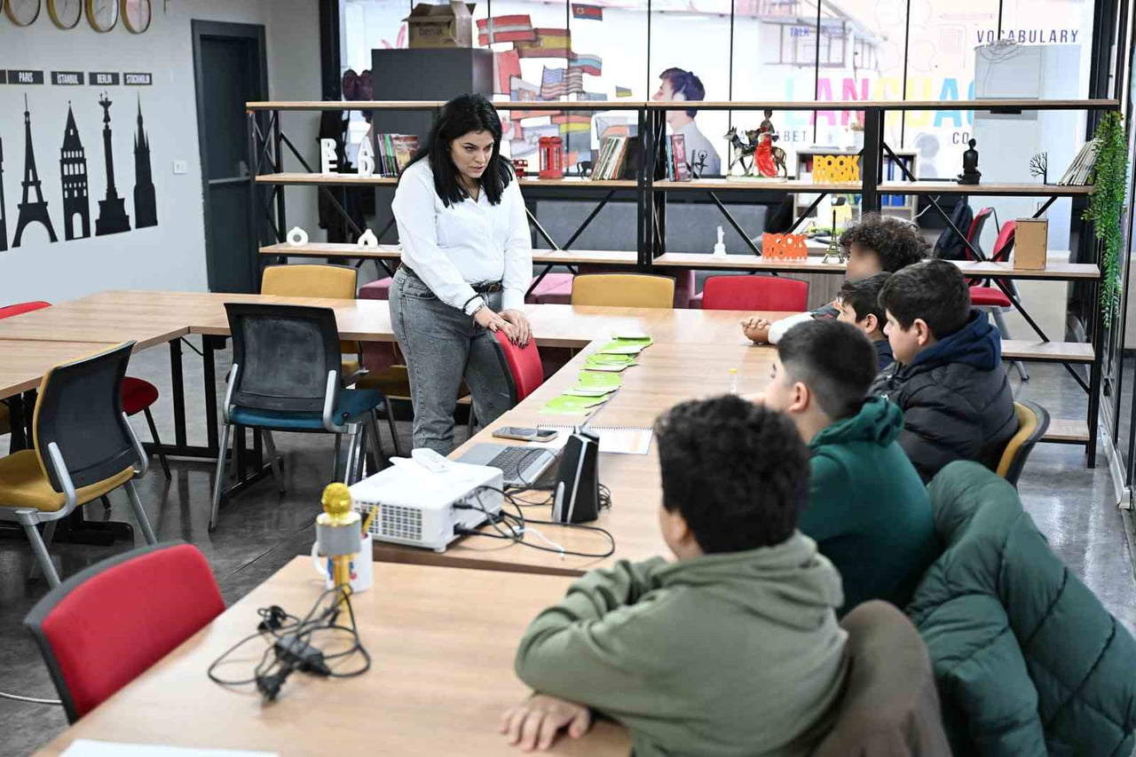 MERSİN BÜYÜKŞEHİR BELEDİYESİ’NİN DÜZENLEDİĞİ EMPATİ ATÖLYELERİ’NDE, 11-14 YAŞ ARASI ÇOCUKLAR AKRAN...