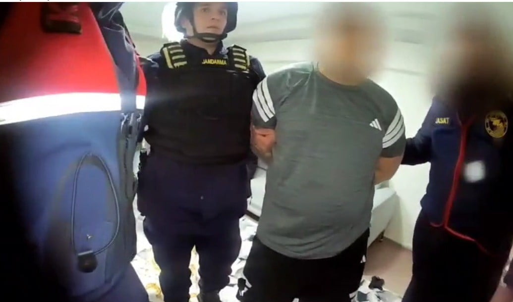 MERSİN’DE EVDEN HIRSIZLIK YAPTIKLARI İDDİASIYLA ARANAN 2 ŞÜPHELİ, JANDARMA SUÇ ARAŞTIRMA TİMİ...