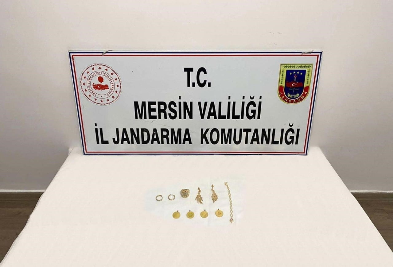 MERSİN’DE EVDEN HIRSIZLIK YAPTIKLARI İDDİASIYLA ARANAN 2 ŞÜPHELİ, JANDARMA SUÇ ARAŞTIRMA TİMİ...