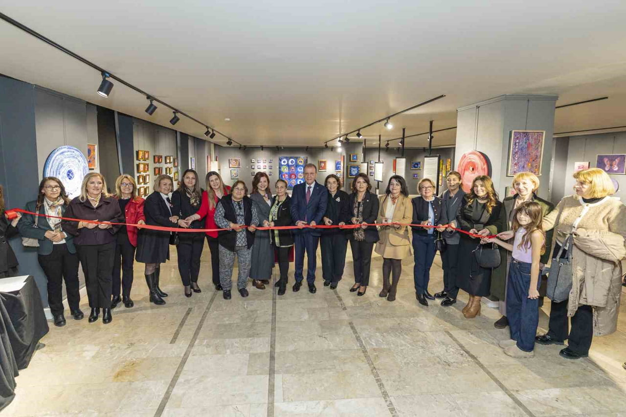 MERSİN’DE KADIN EMEĞİYLE YAŞATILAN İĞNE OYASI MİRASI, ÇAĞDAŞ SANATLA BULUŞURKEN, BAŞKAN VAHAP...