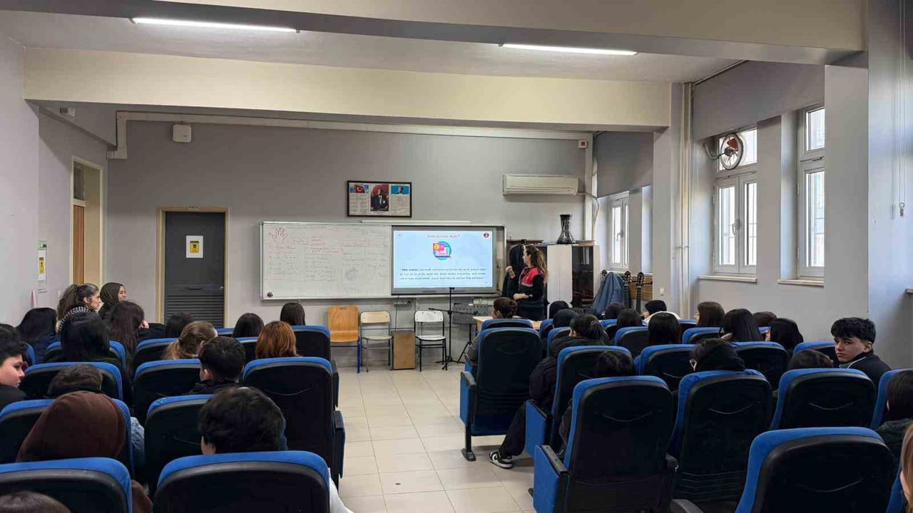 MERSİN İL JANDARMA KOMUTANLIĞI EKİPLERİ, GÜVENLİ VE BİLİNÇLİ İNTERNET KULLANIMINI SAĞLAMAK, SİBER...